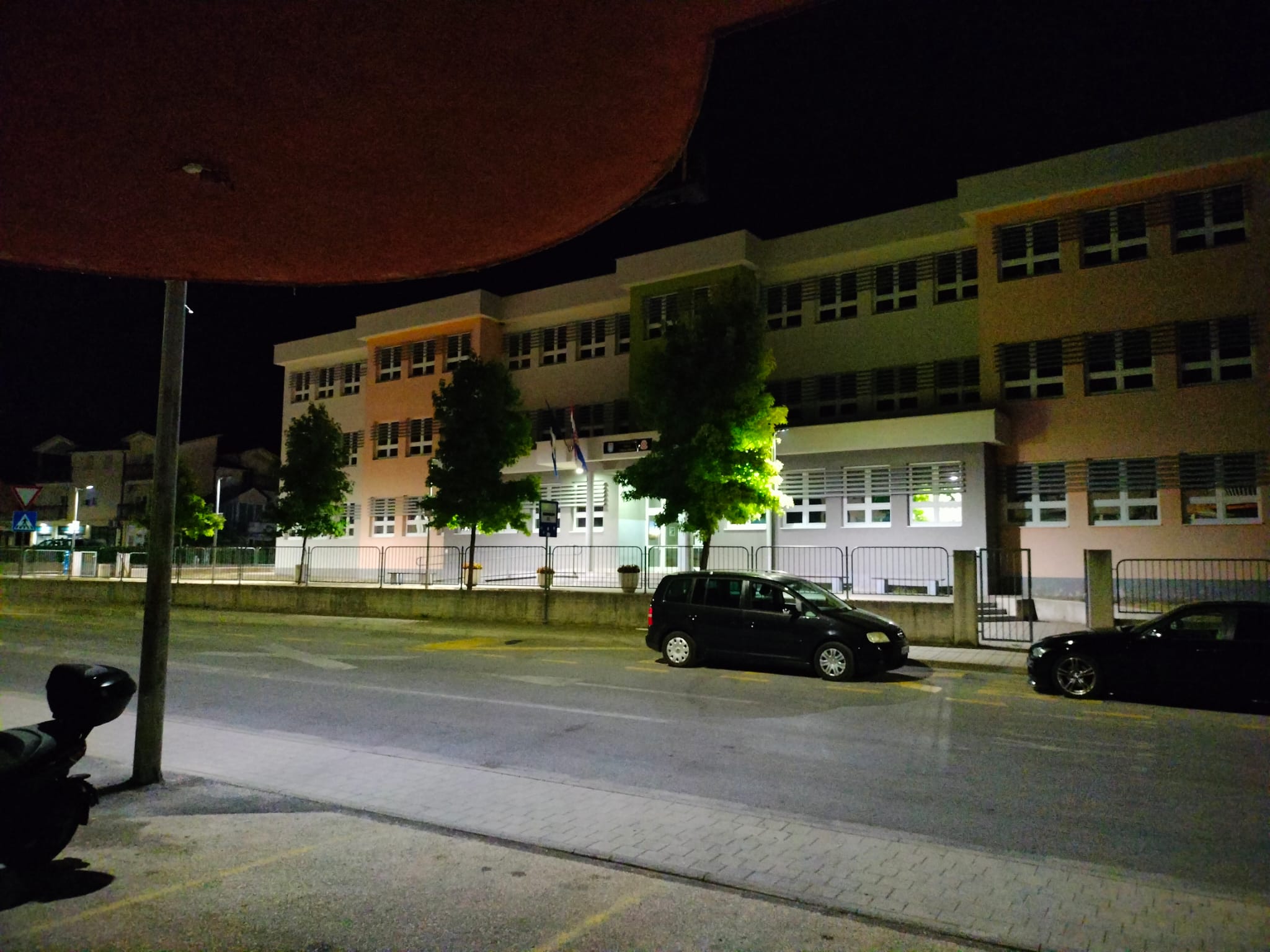 Postavljena nova LED rasvjeta u školskom dvorištu