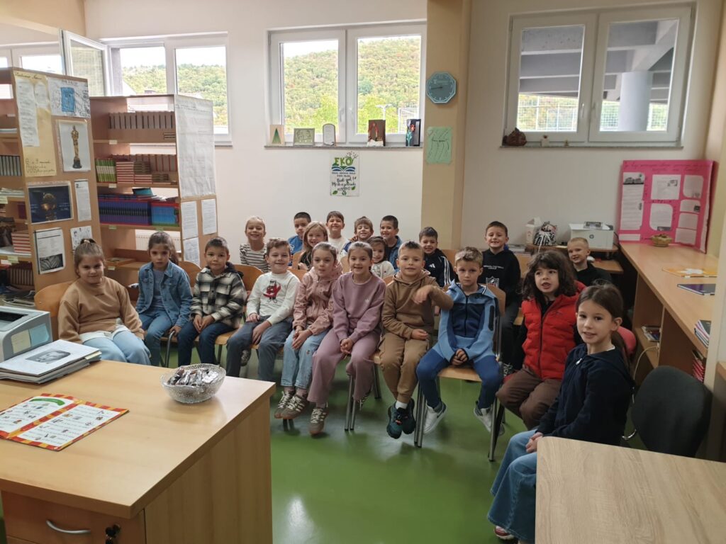 Prvašići u knjižnici